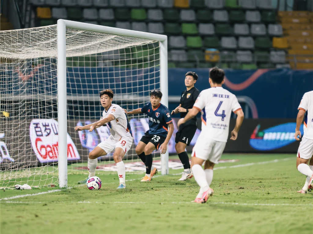 竞争激烈的 竞争激烈的